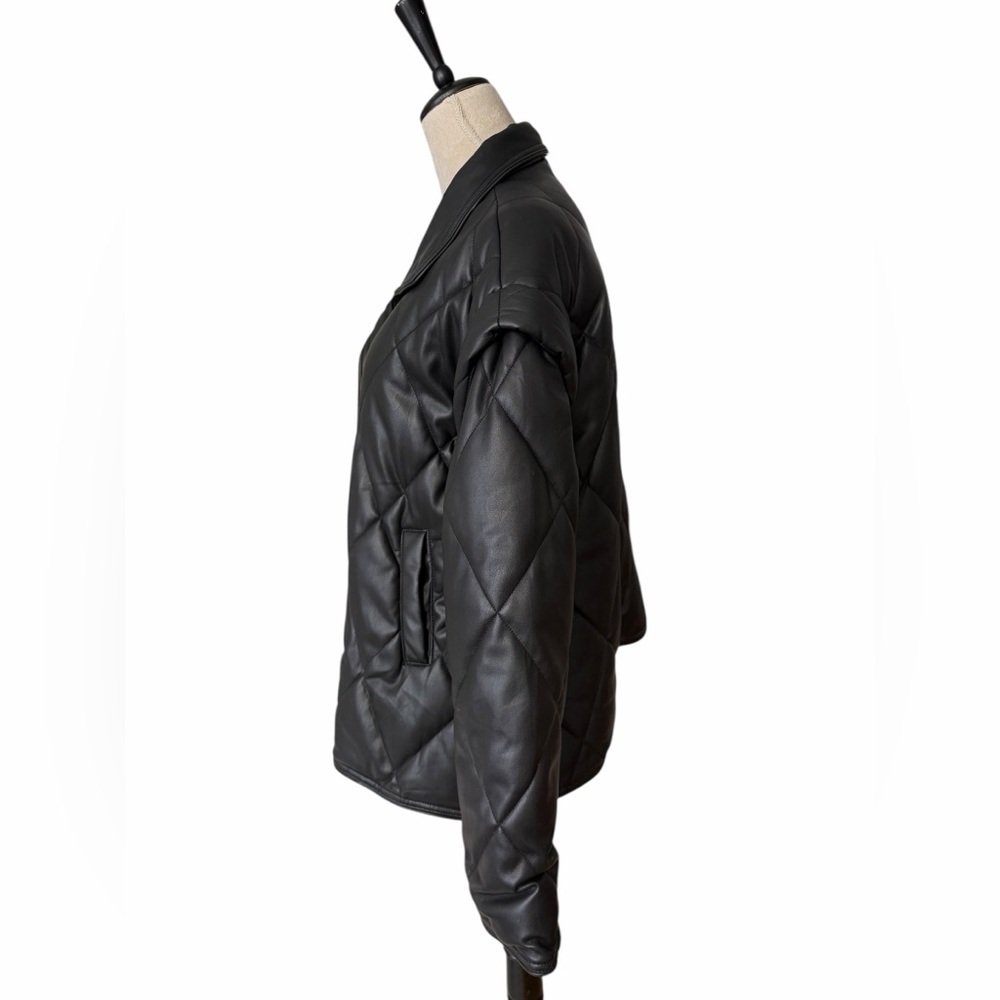 Apparis Liniane Lightwait Quilted faux Black Leather Puffer Jacket
Bin 4 - Picture 4 of 11